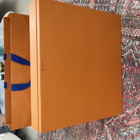 Authentic Louis Vuitton box. - Picture 9 of 10
